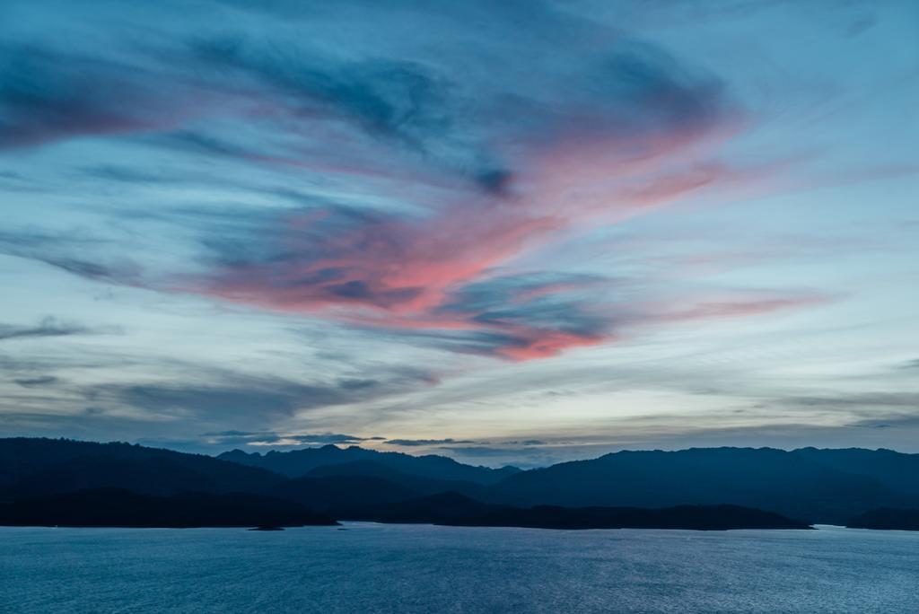 Si Sawat Thawsi Lake Hill מראה חיצוני תמונה